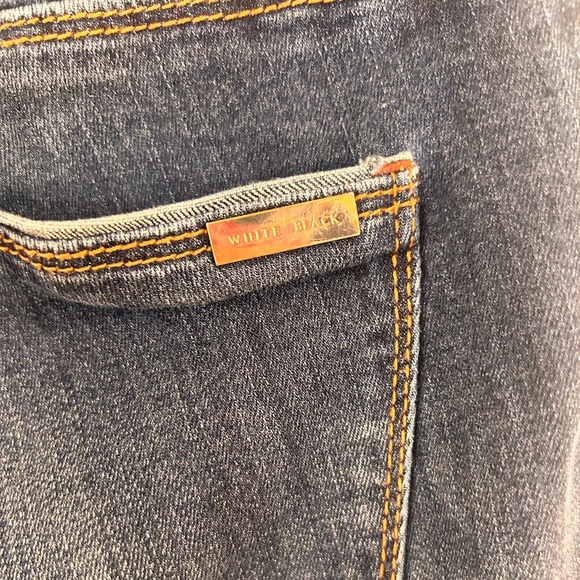 White House Black Market Slim Crop 12L blue jeans - Picture 3 of 5